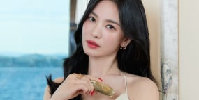 송혜교, 럭셔리 요트 위 포착… 감탄 부른 비주얼