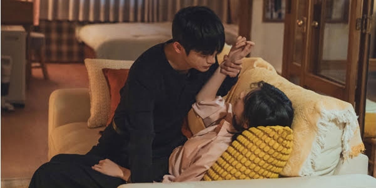 ‘내일도 출근’ 서인국♥박지현, 키스 1초 전