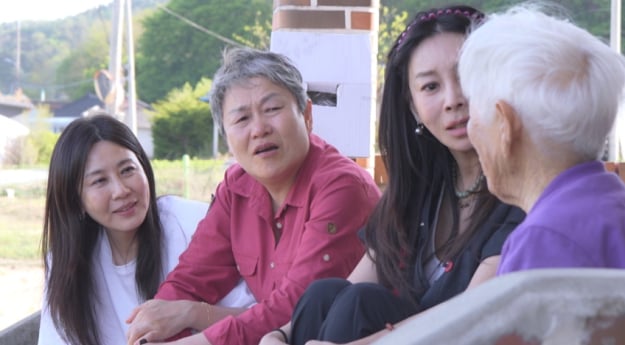 '같이삽시다' 황신혜X신계숙 포천 집 이사 신고식