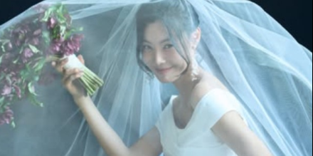 윤소이, 남편과 부부 화보 공개…결혼 9년 차에도 변함없는 케미