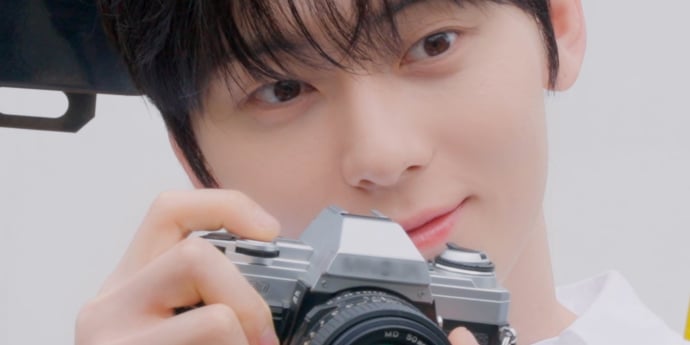 황민현, 사진전에 목소리까지 담았다…팬심 저격
