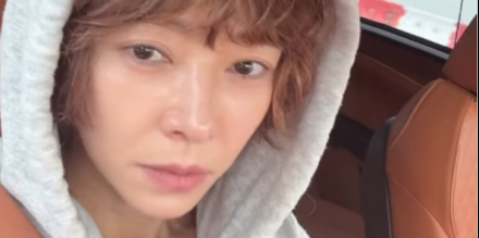 이본, 후드티 셀카에도 빛나는 동안 미모…“청춘은 마음의 방향”