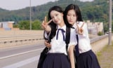 리센느 원이·미나미, 태연 ‘만찬가’ MV 비하인드 공개