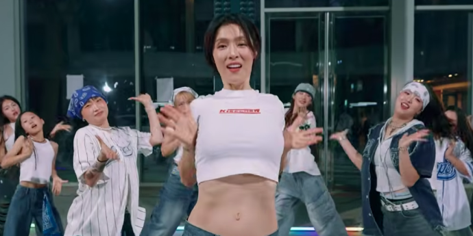 애프터스쿨 가희, 찬양곡에 파격 안무… 결국 갑론을박