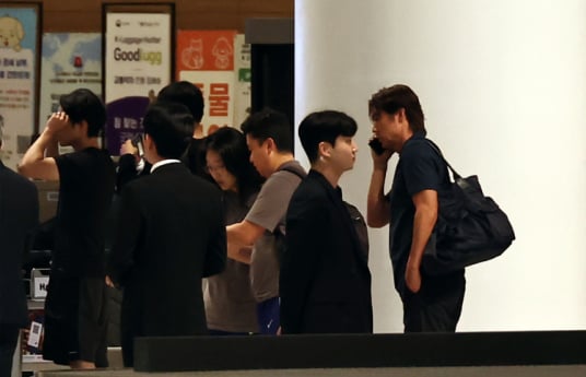 홍명보는 미국행, 정몽규는 침묵…국민 분노