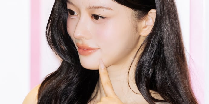 아일릿 민주 '손가락도 예쁨' [포토]