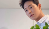 원도현, 꽃꽂이로 전한 여름 감성…훈훈한 비주얼에 '시선 집중'