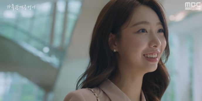 ‘가족관계증명서’ 박솔라, 역대급 분노 유발