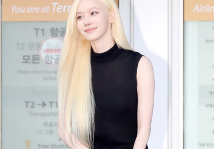 윈터, 클래식 공항룩 눈길