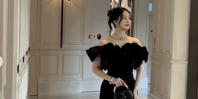 신민아, 우아한 여왕의 자태