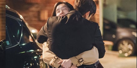 ‘내일도 출근’ 서인국♥박지현, 애틋한 포옹