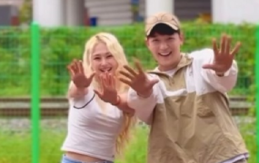 한이서, '뒤로 가지 않는 지하철' 챌린지 공개…배우 김진우와 유쾌한 호흡