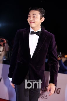 유아인, ‘호프’ 시사회 등장 화제