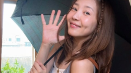 신다은, 비 오는 날도 상큼하게…장마철 데일리룩·뷰티 팁 눈길