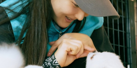 사강, 유기견 보호소 찾아 사랑 나눔…선한 영향력 전한 근황