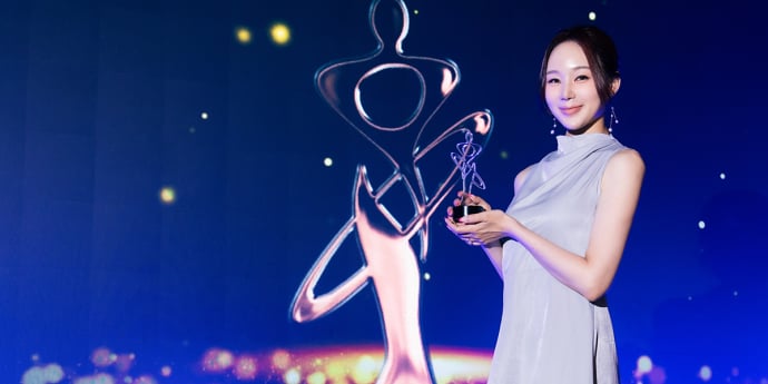 오샤레라이프 김태현 '올해의 신인모델상 받고 기분 업업'(케이모델어워즈) [포토]