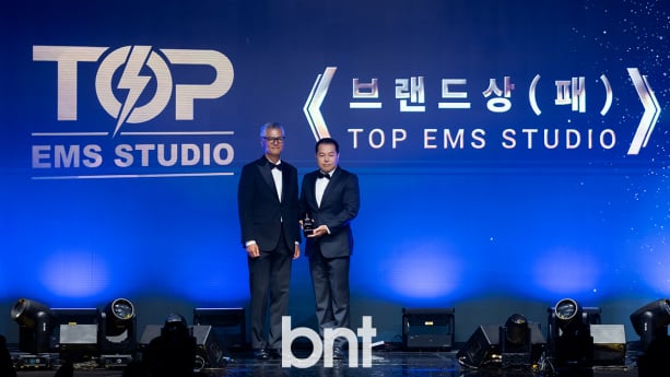 TOP EMS STUDIO '케이모델어워즈 브랜드상 수상' [포토]