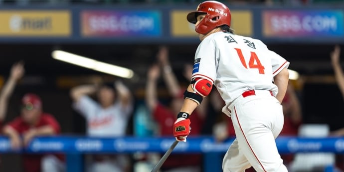 최정, 11시즌 연속 20홈런… KBO 최초 대기록