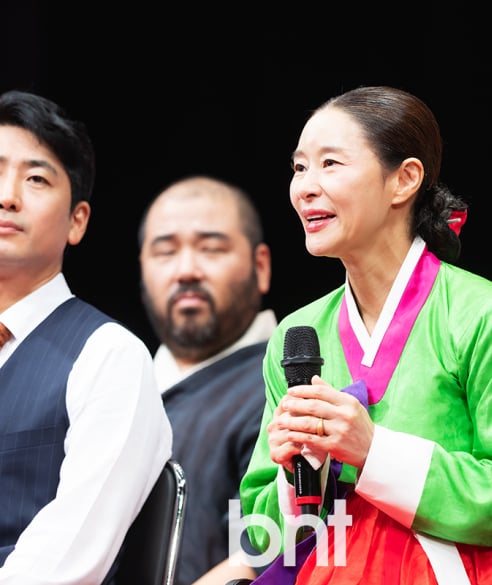'밝은 미소로 소감 전하는 예지원' 