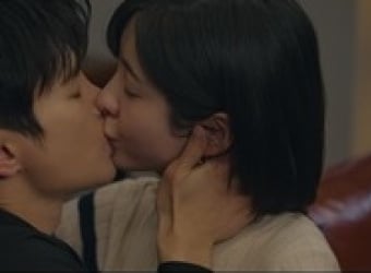 ‘내일도출근’ 화해의 키스