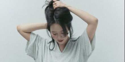 송지효, 아찔 하의실종 각선미