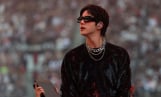 BTS 진·RM 의상, 구찌가 직접 입혔다… 파리 공연 화제