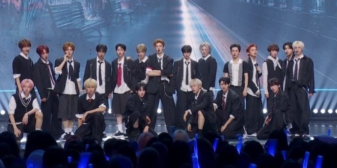 아이덴티티, 초대형 ‘Kids Return’ 퍼포먼스 선물