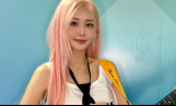 싱어송라이터 한이서, '쇼챔피언' 비하인드 공개…기타와 함께 빛난 청춘 감성