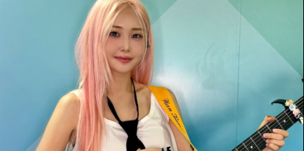 싱어송라이터 한이서, '쇼챔피언' 비하인드 공개…기타와 함께 빛난 청춘 감성