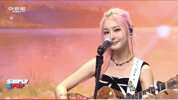싱어송라이터 한이서, ‘쇼챔피언’ 생라이브 이어 아리랑TV ‘Simply K-Pop’ 2주 연속 출연