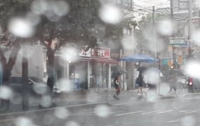 수도권·강원 비… 낮 최고기온 37도 