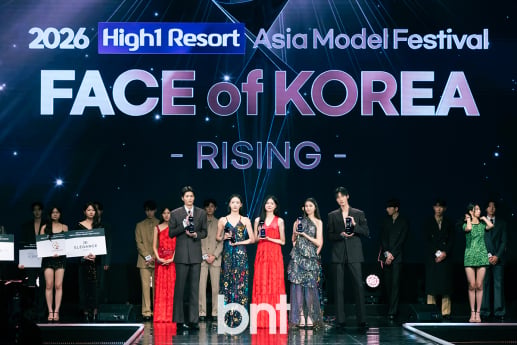 강동현-이예은-이세희-안세은-김재훈 '기념촬영하는 2026 페이스오브코리아 라이징 위너들' [포토]