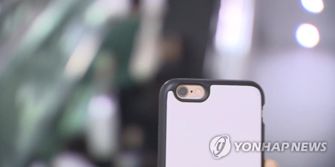 여교사 불법촬영 사건… 아들 휴대전화 증거물 부순 경찰관